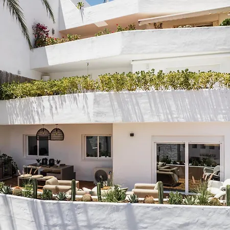Super Stylish In Fantastic Location Apartment *